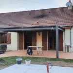 Pergola de type préau sans store latéraux ni vitre